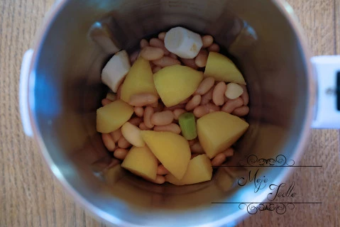 Petrželová polévka s bílými fazolemi od Moje jedlo