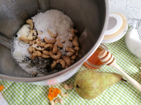 Hruškovo - kokosové smoothie s kešu oříškama