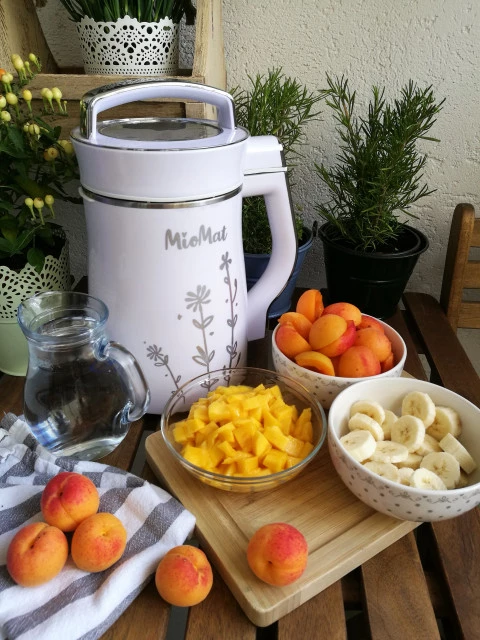 Meruňkovo - mangové smoothie