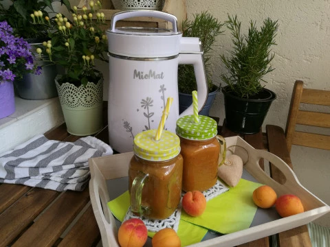 Meruňkovo - mangové smoothie