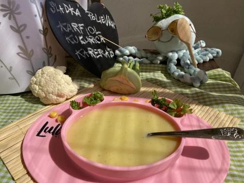 Květáková polévka s kukuřicí a kedlubnou