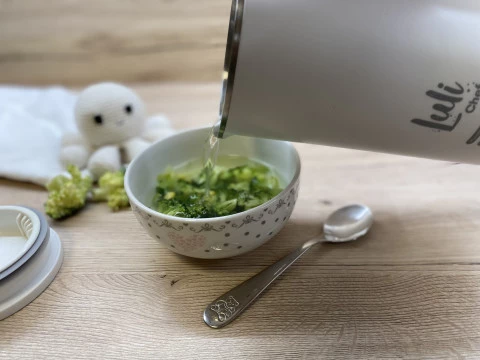Brokolicová polévka s kukuřicí a pórkem