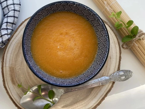Kedlubnová polévka s květákem a mrkví