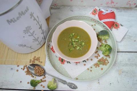 Čočkovo-brokolicová polévka
